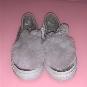 Pomp Pom slip ons